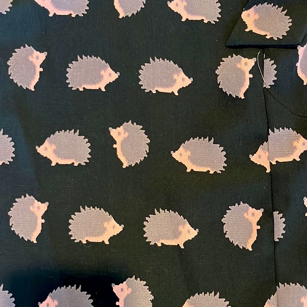 HEDGEHOGS! sleeveless blouse, bow tie at neck